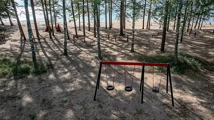 Lekplatsen vid Svalnäs badplats