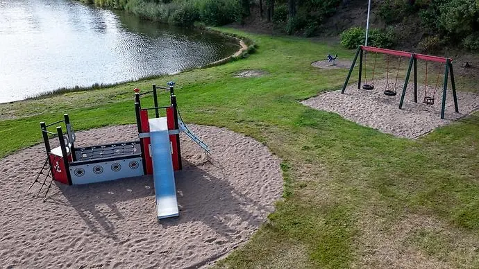 Lekplatsen vid Järpås badsjö